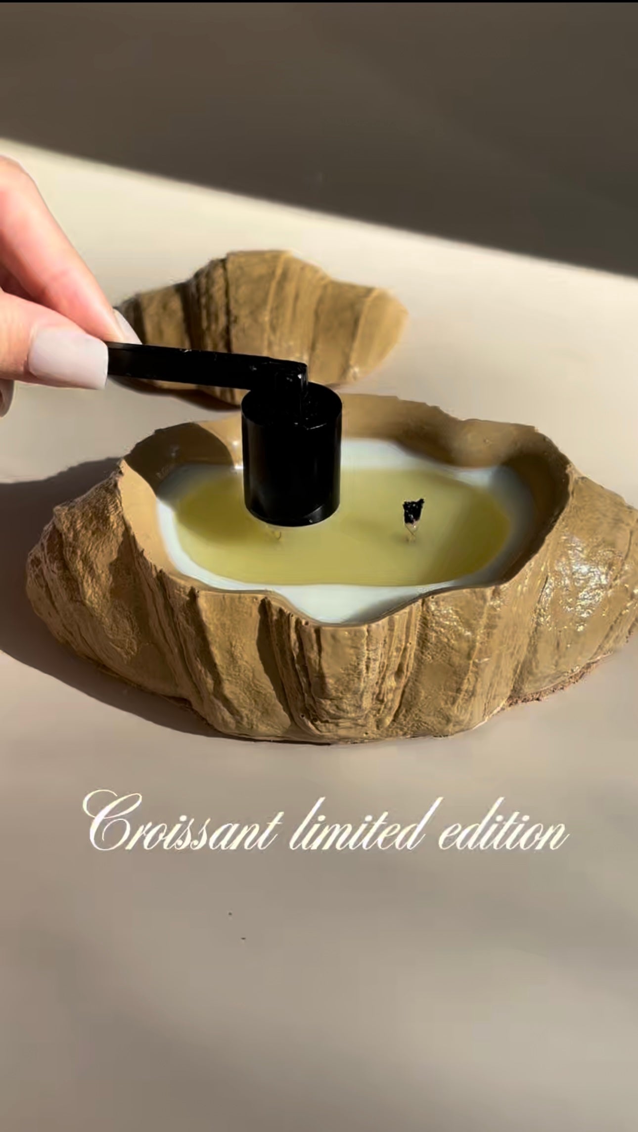 Glowssant — Croissant Jesmonite Candle